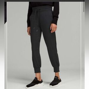 Lululemon Ready to Rulu High-Rise Jogger *7/8 Length
Black Size 10